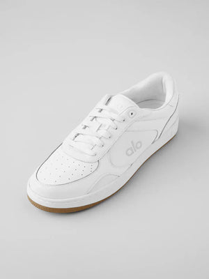 ALO Recovery Mode Sneaker – Naturhvid