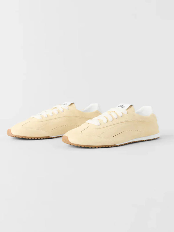 ALO Sunset Sneaker – Grus