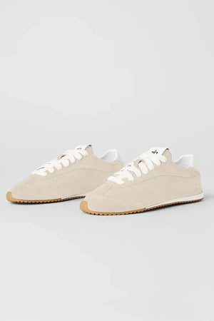 ALO Sunset Sneaker – Grus