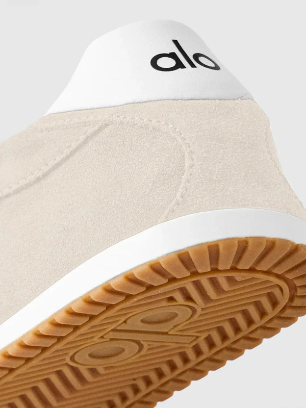 ALO Sunset Sneaker – Grus
